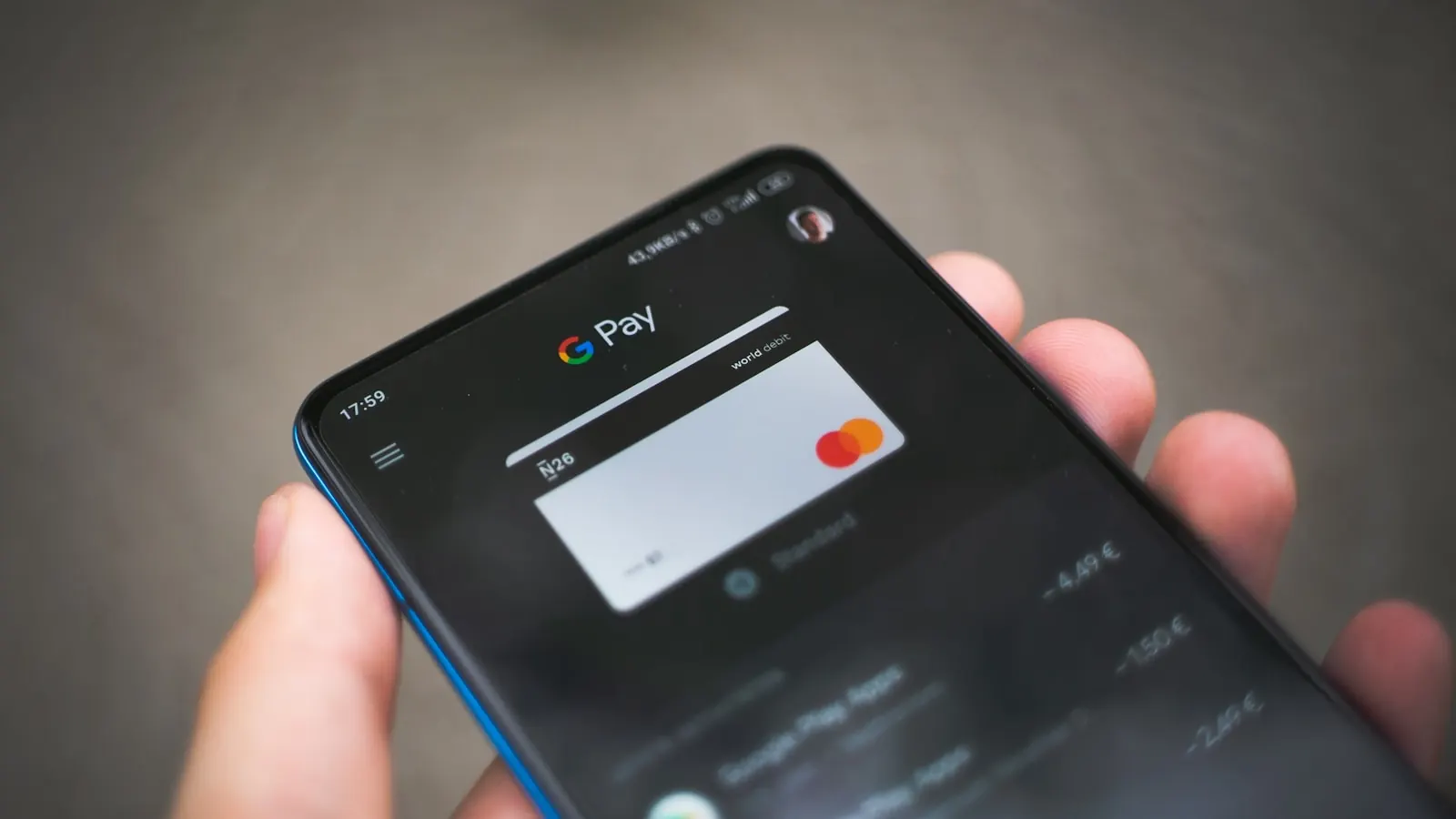 Smartphone Android affichant une carte dans Google Wallet