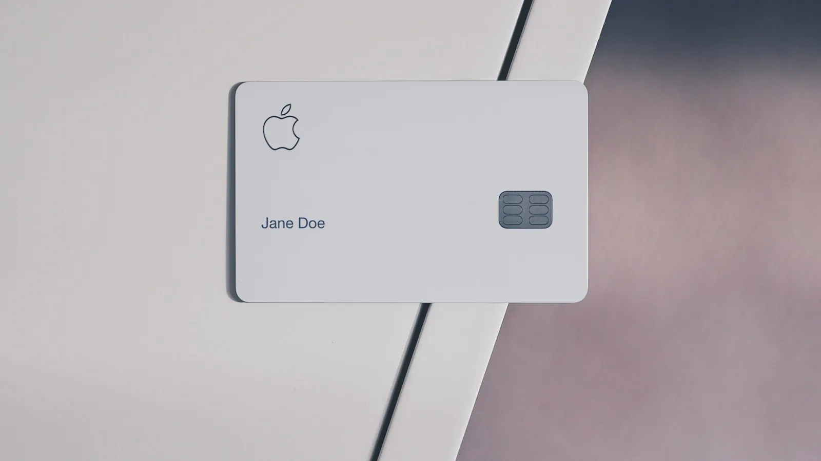 Carte virtuelle Apple Wallet sur fond clair